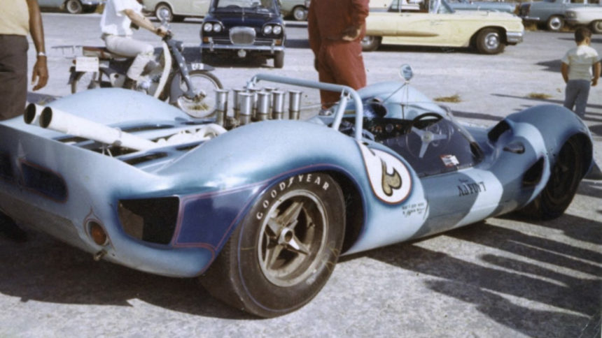 AJ Foyt's Lotus 40/L/3 at Nassau in color. Copyright © 2019 Frank Herrera. All Rights Reserved.